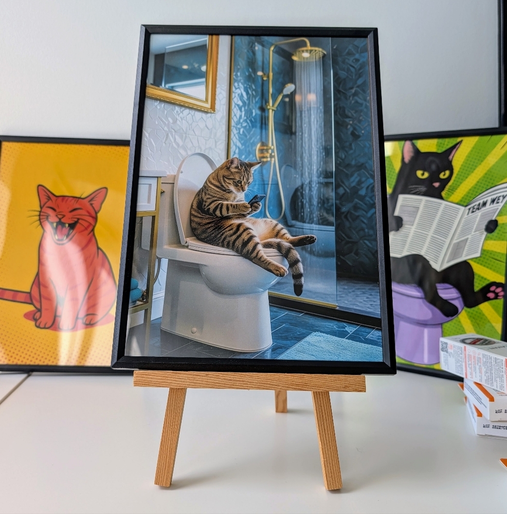 Brown Tabby Cat Bathroom Wall Decor With Frame 20x30cm (New)